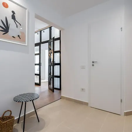 Appartement Glamorous Design In Calea Victoriei *